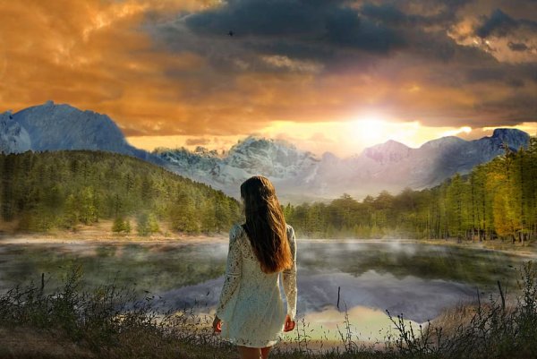 Девушка горы озеро
