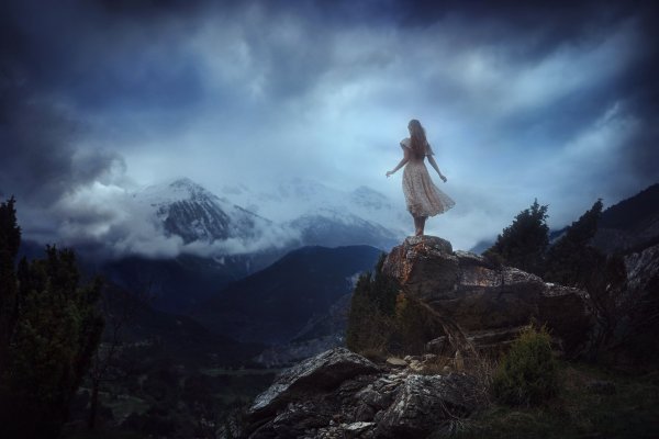 Девушка на скале