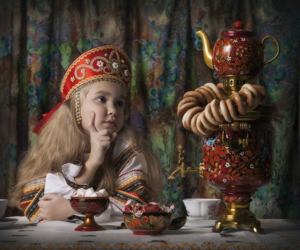 Девочка с самоваром