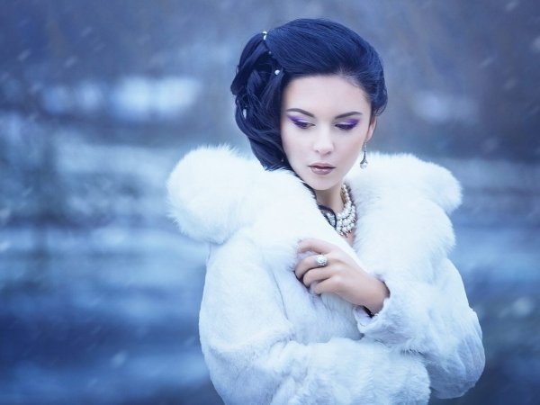 Девушка зима на прозрачном фоне