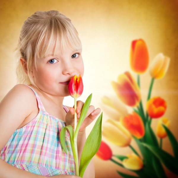 Девочка с цветами