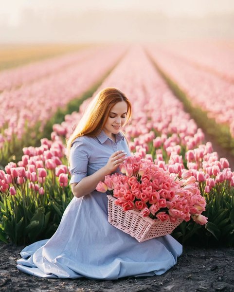 Девушка с цветами