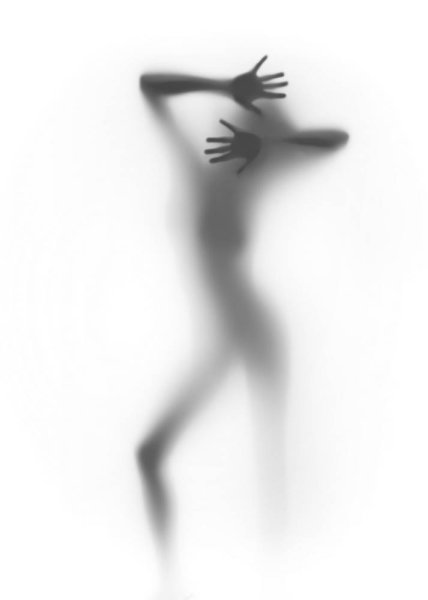 Женский силуэт за стеклом