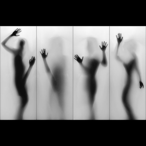 Силуэт за матовым стеклом