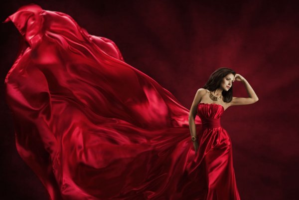 Девушка в Красном платье драпировка
