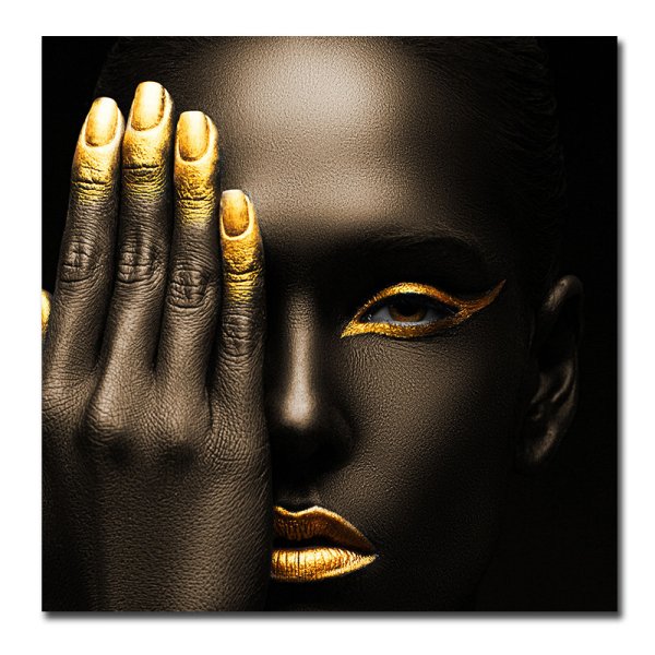 Черная девушка с золотом