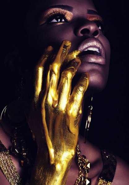 Женщина в золоте