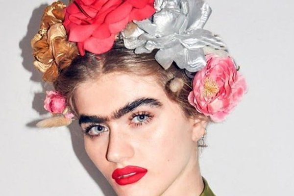 Модель Фрида с бровями