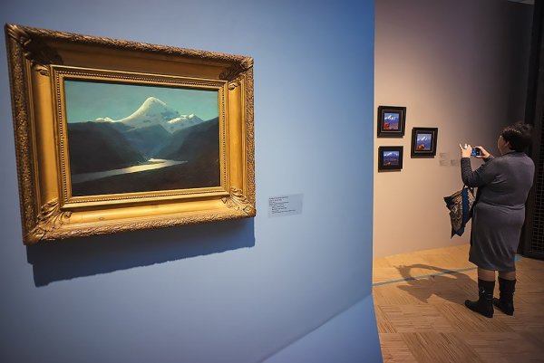 Маковский Константин Егорович в мастерской художника