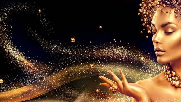 Девушка в золоте