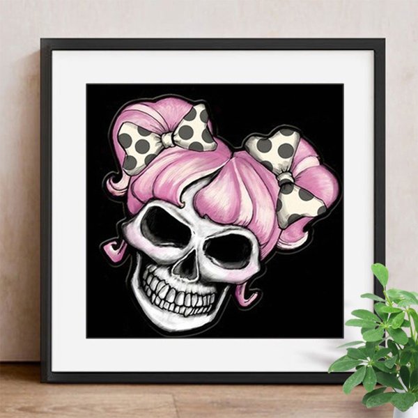 Девушка с черепом в Леву