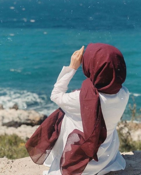 Мусульманка на берегу моря