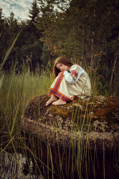 Фотосессия на камнях у воды