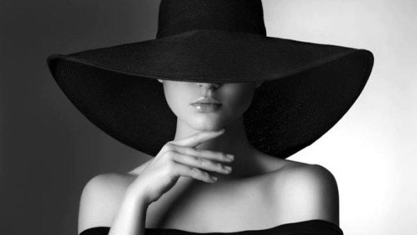 Девушка в шляпе