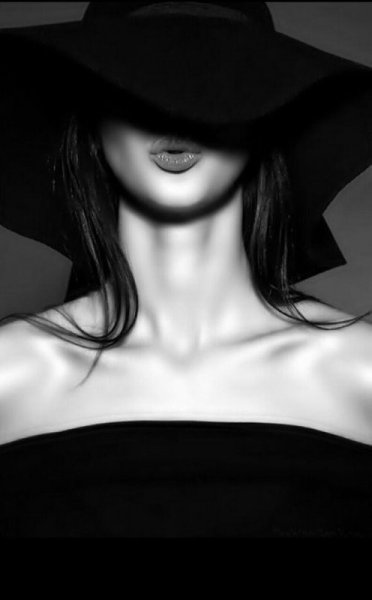 Красивая женщина в шляпе