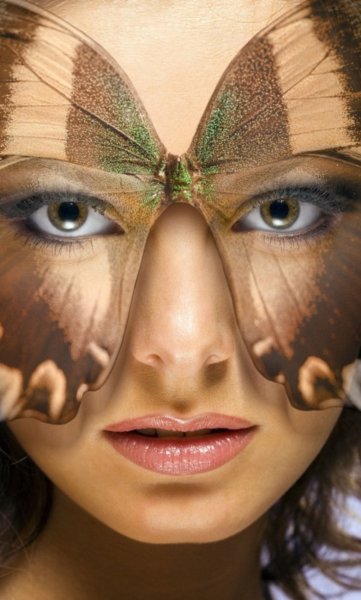 Девушка с бабочкой на лице