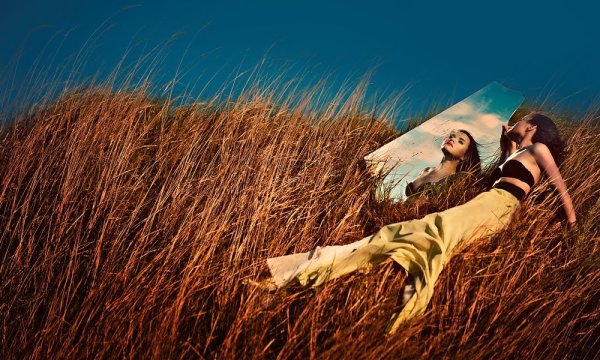 Живопись женщина спиной