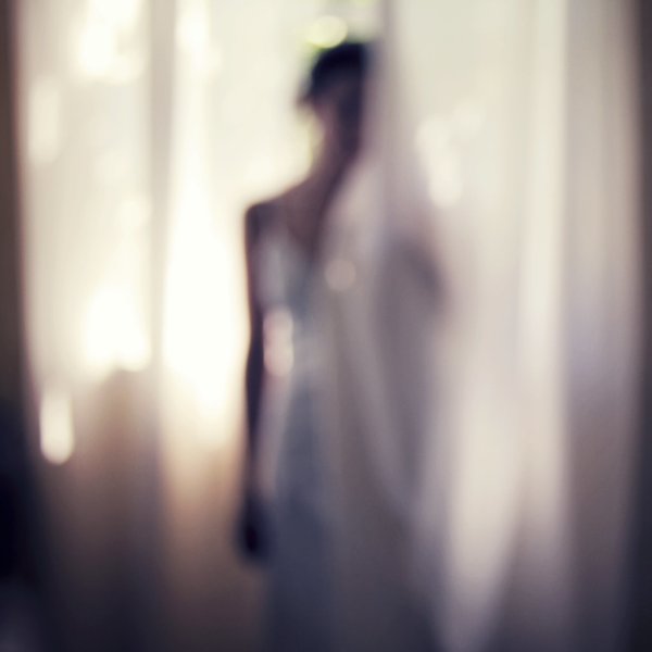 Размытый образ девушки