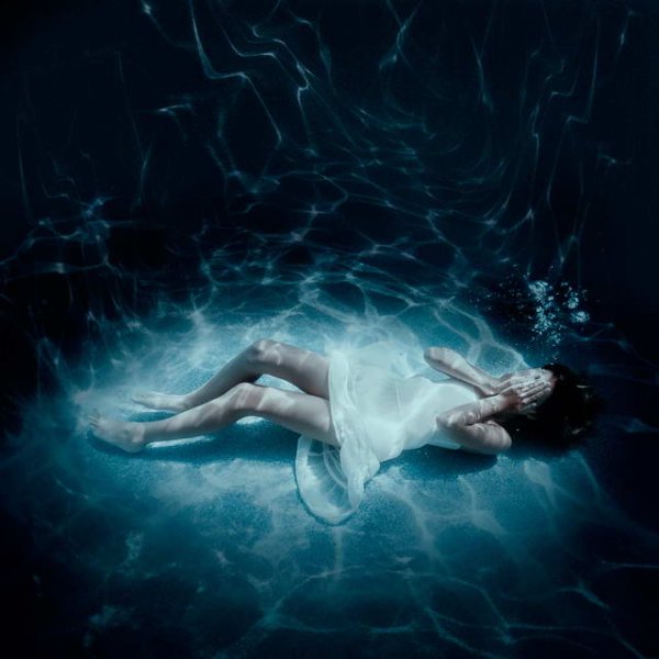 Тонущий человек