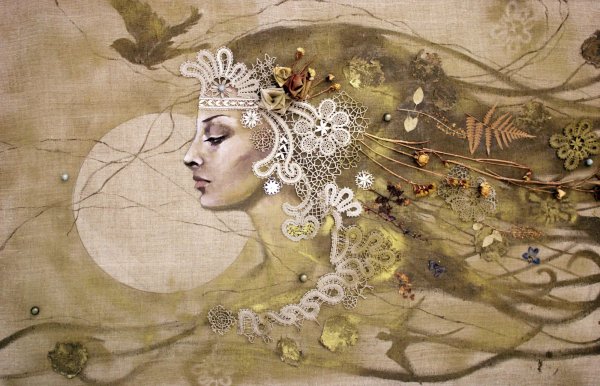 Украшения в картинах художников