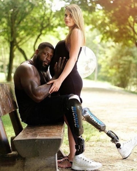 Белый мужчина и черная женщина