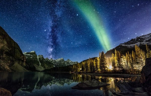 Озеро Морейн ночью