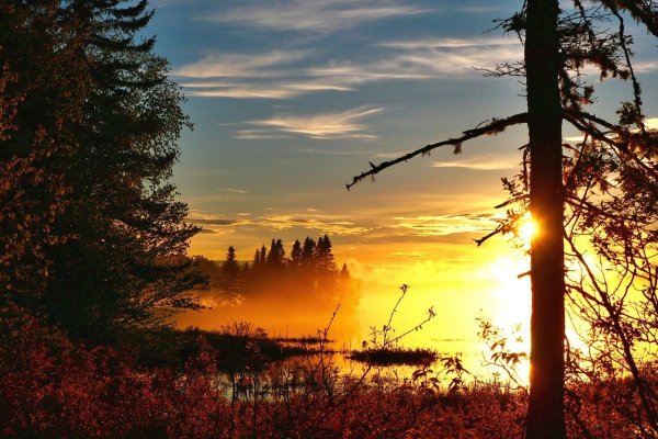 Малиновый закат горы