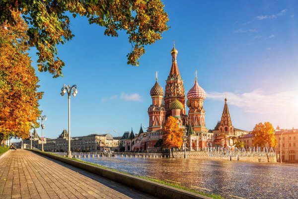 Высотка на Котельнической набережной утро