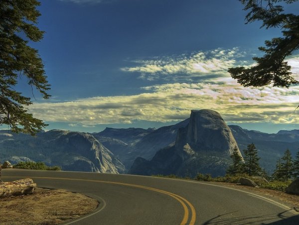 Национальный парк Йосемити, США дорога