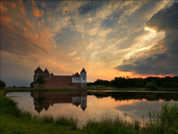Природа и замки Несвиж и Мирский замок