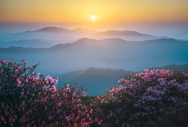 Красивый рассвет в горах