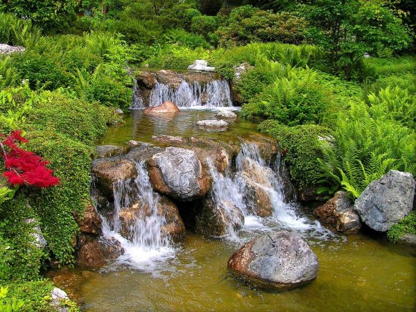 Весенний водопад