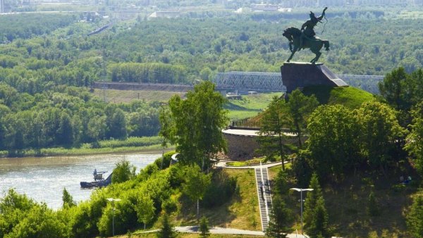 Памятник Салават Юлаев река белая