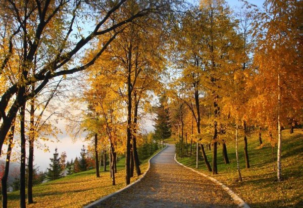 Парк Салавата Юлаева осенью