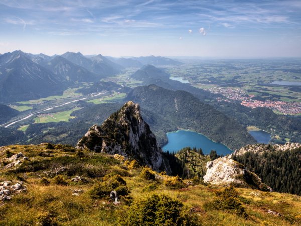 Вид на озеро с вершины горы