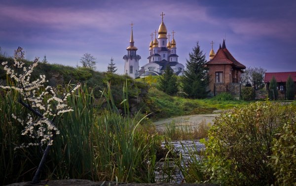 Церковь в деревне