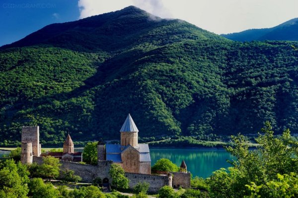 Ананури озеро