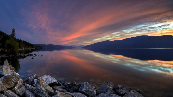 Горы озеро закат