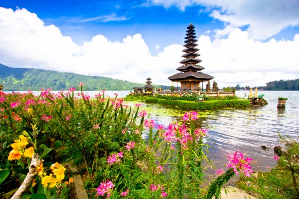 Pura Ulun Danu Beratan, или улун дану на озере братан