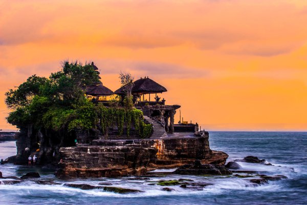 Храм tanah lot Бали