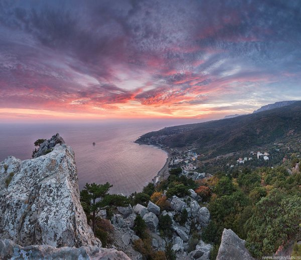 Южный берег Крыма голубой залив