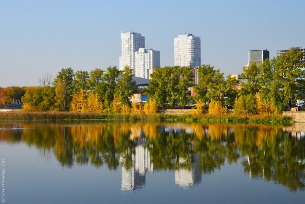 Река Миасс в Челябинске осенью