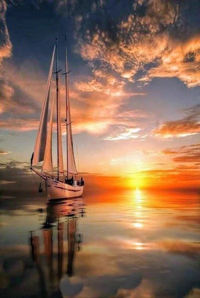 Парусный корабль на закате