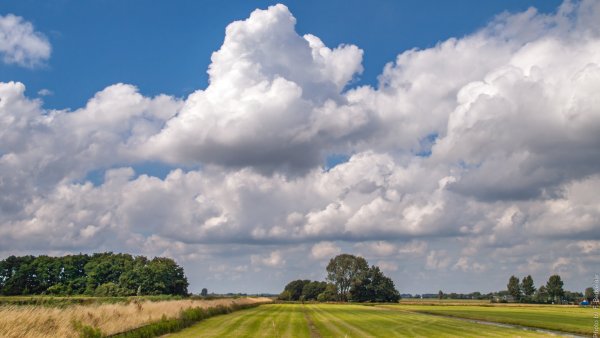 Летнее небо с облаками