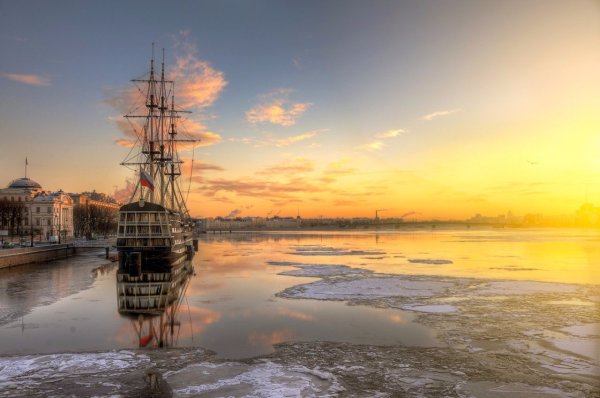 Михайловский парк в Санкт-Петербурге осенью