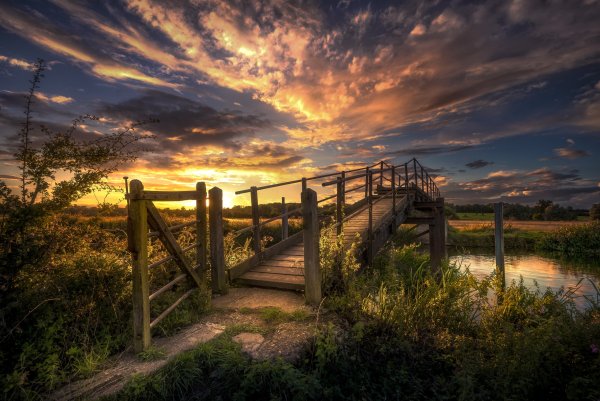 Пейзаж с мостом