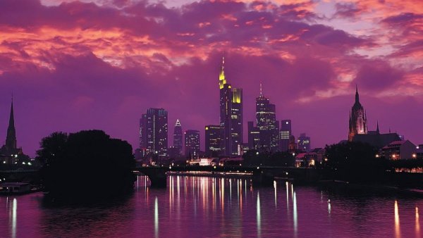 Фиолетовый город