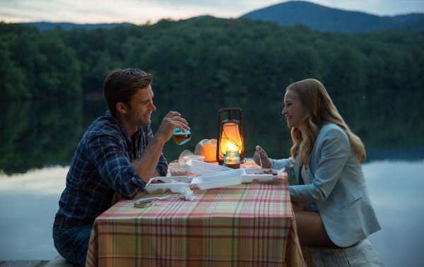 Бритт Робертсон Дальняя дорога