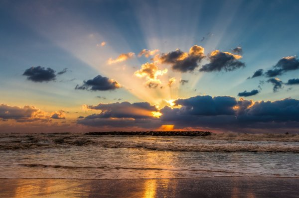 Рассвет на море