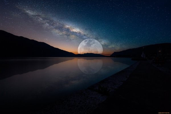 Пейзаж с луной